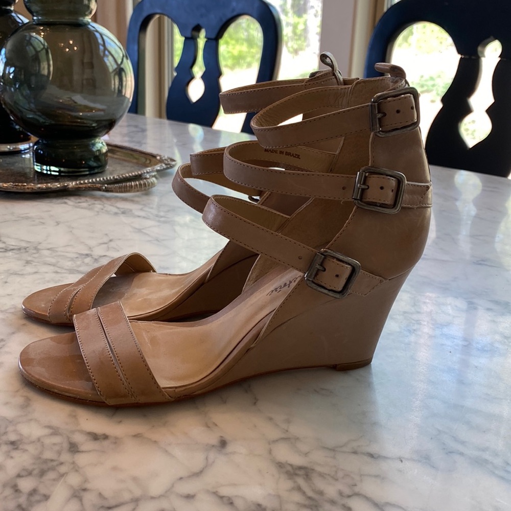 Pour La Victoire Wedge